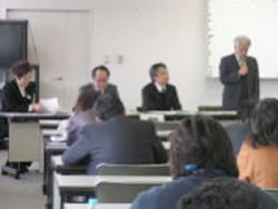 校内研修部会の様子4