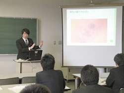 理科部会（中・高）の様子4