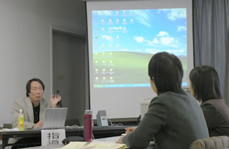 小学校外国語活動部会の様子4