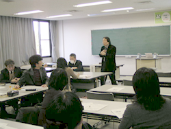 小学校外国語活動部会の様子5