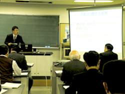 理科部会（中・高）の様子２　物理領域