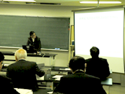理科部会（中・高）の様子３　化学領域