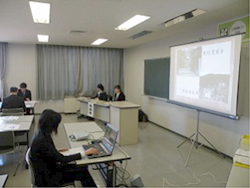 国語部会（中・高）の様子1