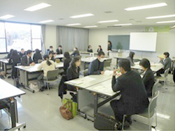 国語部会（中・高）の様子3