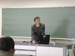 理科部会（中・高）の様子４