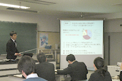 理科部会（中・高）の様子2