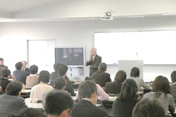 校内研修部会の様子4