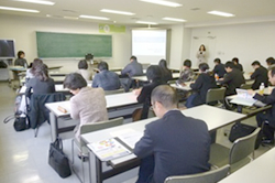 小学校外国語活動部会の様子1
