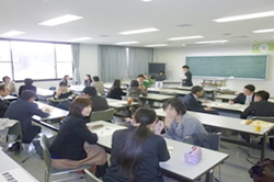 小学校外国語活動部会の様子4