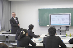 数学部会（中・高）の様子4
