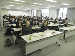 小学校外国語活動部会の様子1
