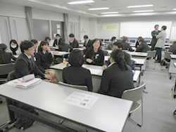 小学校外国語活動部会の様子4