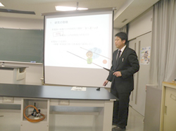 理科部会（中・高）の様子1