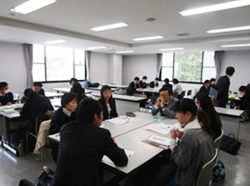 小学校外国語活動部会の様子3