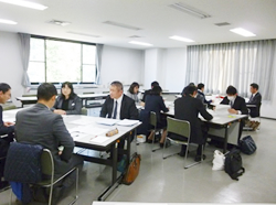 数学部会（中・高）の様子3