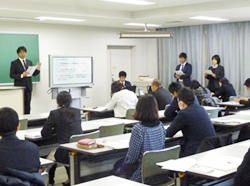 英語部会（中・高）の様子1