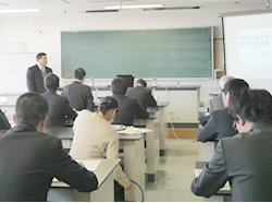 理科部会（中・高）の様子1