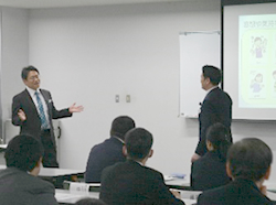 小学校外国語活動部会の様子1