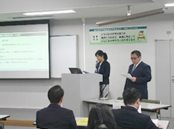小学校外国語活動部会の様子2