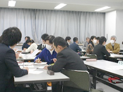 小学校外国語活動部会の様子3